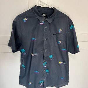 O’Neil Hawaiian print aloha shirt size large. Shirt is in excellent condition.